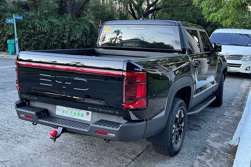 BYD Shark 6